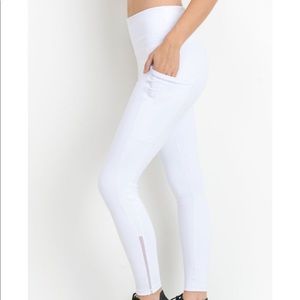 Long highwaisted leggings in white!